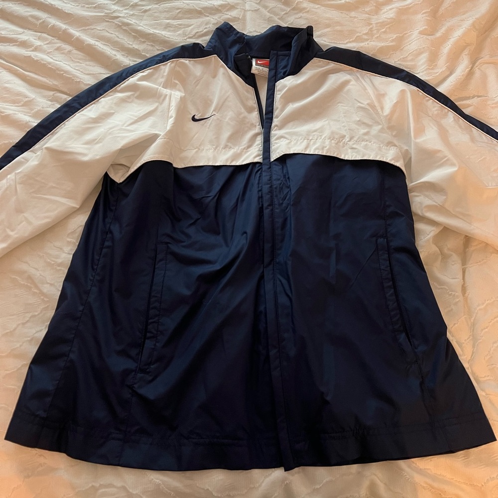 Nike Men’s Windbreaker Jacket in Navy and White